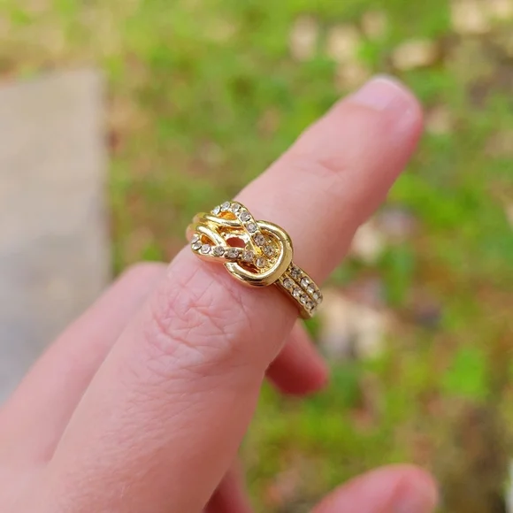 Gold Belt Knot Diamond Ring Size 6.5 - Picture 6 of 13